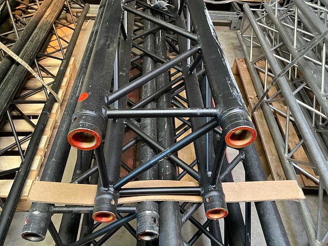 Prolyte h30v black coated aluminium truss (5x) - afbeelding 4 van  5