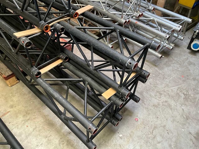 Prolyte h30v black coated aluminium truss (5x) - afbeelding 5 van  5