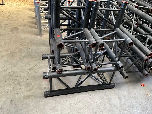 Prolyte h30v black coated aluminium truss (6x) - afbeelding 4 van  4