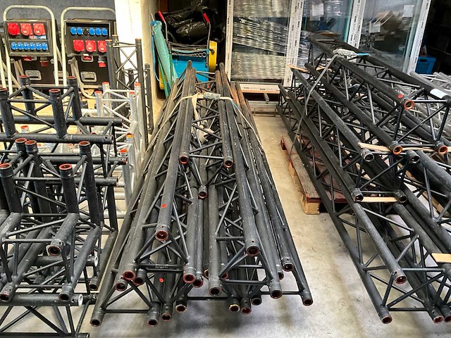 Prolyte h30v black coated aluminium truss (8x) - afbeelding 2 van  6