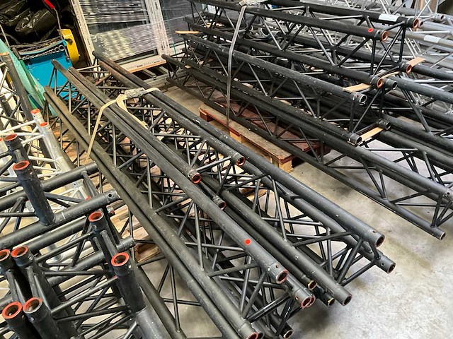 Prolyte h30v black coated aluminium truss (8x) - afbeelding 3 van  6