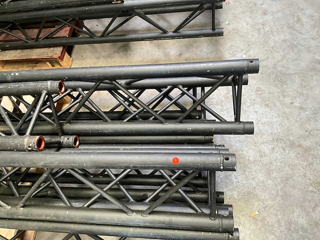 Prolyte h30v black coated aluminium truss (8x) - afbeelding 4 van  6