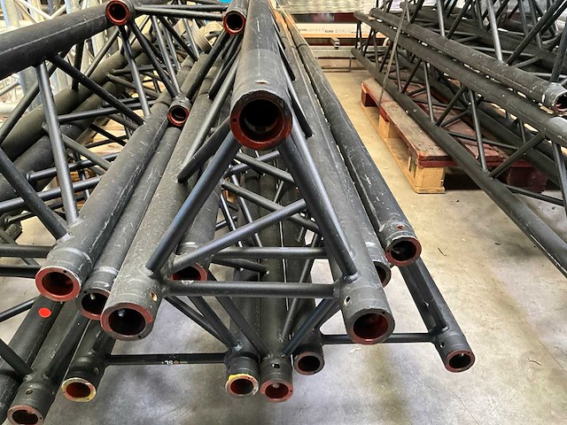 Prolyte h30v black coated aluminium truss (8x) - afbeelding 6 van  6