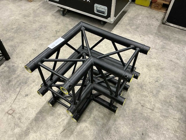 Prolyte h30v c003 90graden zwart aluminium truss corner (2x) - afbeelding 2 van  3