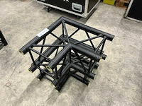 Prolyte h30v c003 90graden zwart aluminium truss corner (2x) - afbeelding 2 van  3