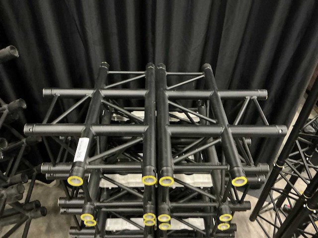 Prolyte h30v c017 zwart aluminium truss hoekstuk (8x) - afbeelding 3 van  3