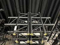 Prolyte h30v c017 zwart aluminium truss hoekstuk (8x) - afbeelding 3 van  3