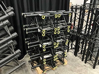Prolyte h30v c017 zwart aluminium truss hoekstuk (8x) - afbeelding 2 van  2