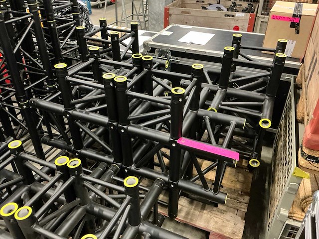 Prolyte h30v c020 zwart aluminium truss boxcorner (6x) - afbeelding 3 van  4