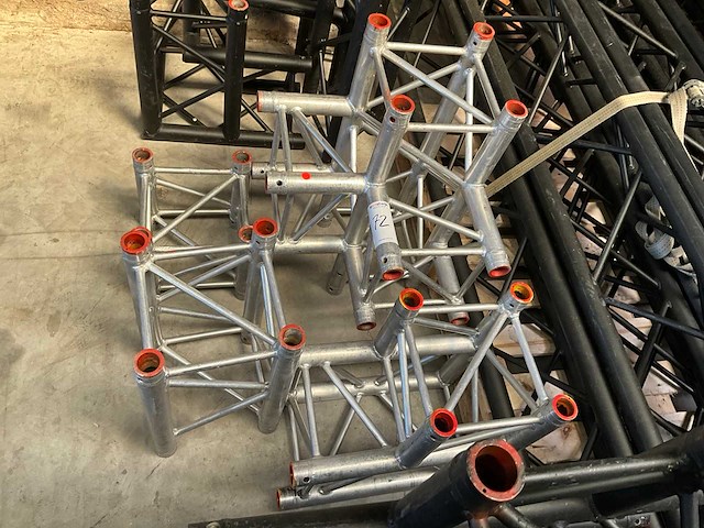 Prolyte h30v silver aluminium truss (4x) - afbeelding 1 van  3
