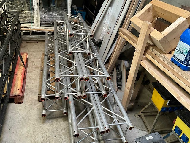 Prolyte h30v silver aluminium truss (6x) - afbeelding 1 van  4