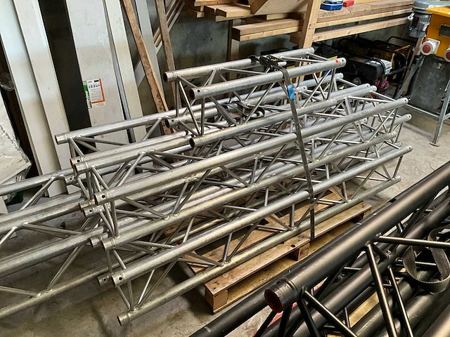 Prolyte h30v silver aluminium truss (6x) - afbeelding 3 van  4