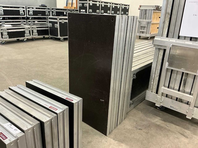 Prolyte stagedex 1x0,5m podiumdeel (4x) - afbeelding 1 van  5