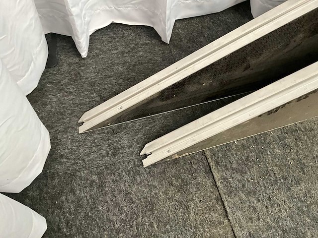 Prolyte topline deck triangle 2x1 m podiumdeel (4x) - afbeelding 3 van  9