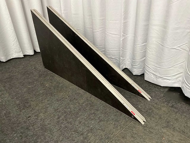 Prolyte topline deck triangle 2x1 m podiumdeel (4x) - afbeelding 4 van  9