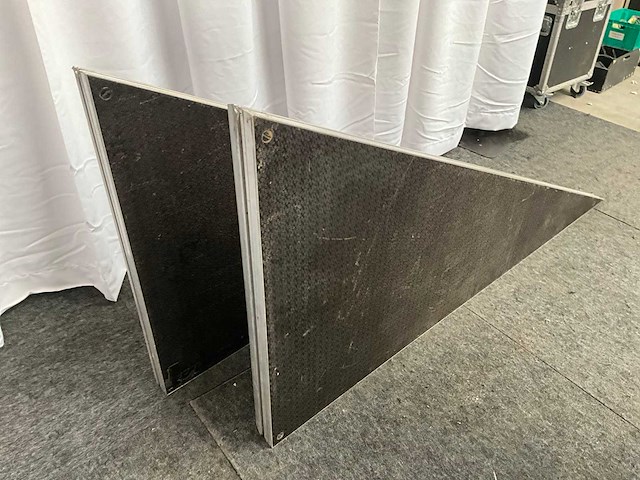 Prolyte topline deck triangle 2x1 m podiumdeel (4x) - afbeelding 5 van  9