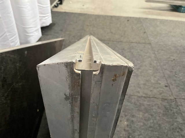 Prolyte topline deck triangle 2x1 m podiumdeel (4x) - afbeelding 6 van  9