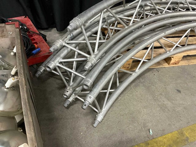 Prolyte x30d aluminium truss cirkel ø4meter - afbeelding 2 van  4
