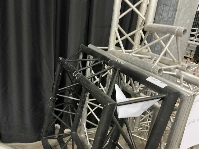 Prolyte x30d black corner c003 aluminium truss (6x) - afbeelding 2 van  3