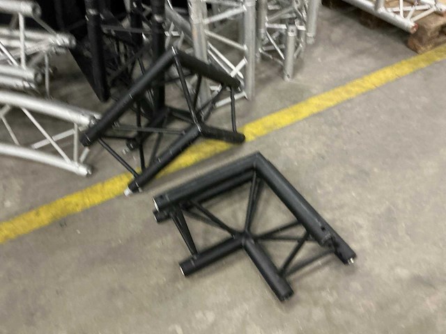Prolyte x30d black corner c003 aluminium truss (6x) - afbeelding 3 van  3