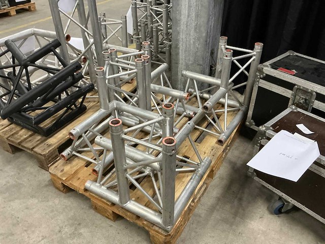 Prolyte x30d silver corner co12 aluminium truss (4x) - afbeelding 1 van  3