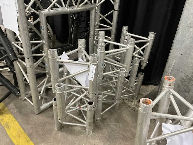 Prolyte x30d zilver 0,29m aluminium truss (9x) - afbeelding 1 van  3