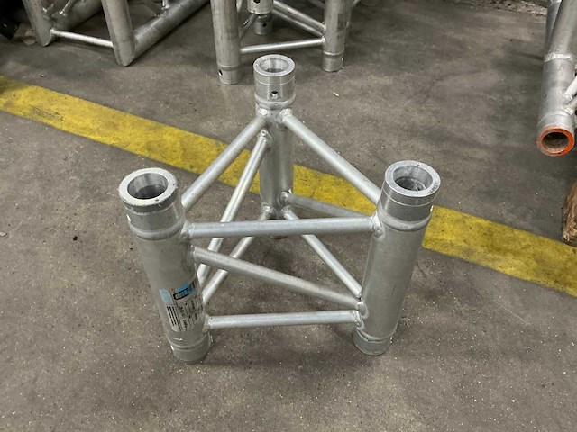 Prolyte x30d zilver 0,29m aluminium truss (9x) - afbeelding 2 van  3