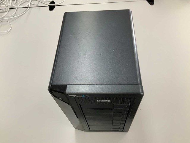 Promise pegasus 2 r8 storage server + 2tb hdd storage - afbeelding 2 van  5