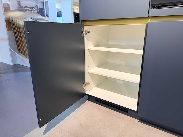 Pronorm - showroomkeuken met laurus apparatuur - afbeelding 28 van  33