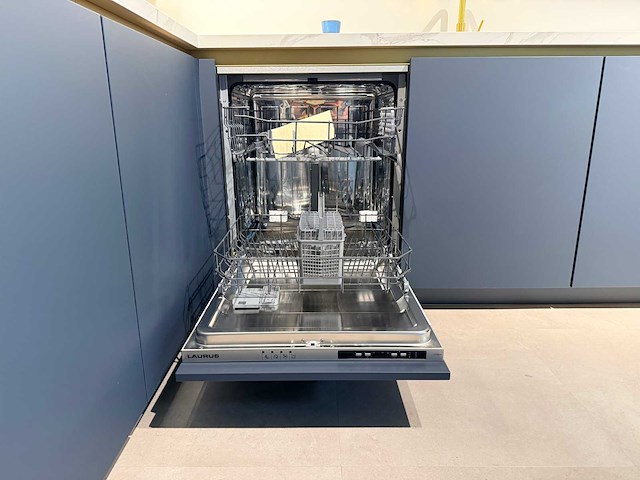 Pronorm - showroomkeuken met laurus apparatuur - afbeelding 8 van  32