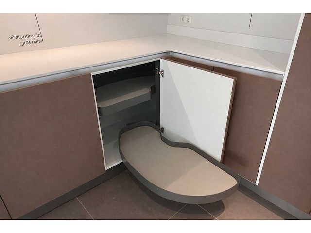 Pronorm - showroomkeuken met pelgrim apparatuur - afbeelding 2 van  23