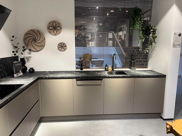 Pronorm - showroomkeuken met pelgrim apparatuur - afbeelding 5 van  16