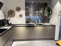 Pronorm - showroomkeuken met pelgrim apparatuur - afbeelding 5 van  16