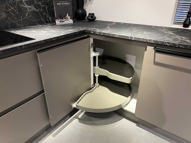 Pronorm - showroomkeuken met pelgrim apparatuur - afbeelding 6 van  16
