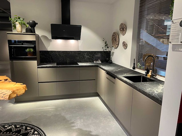 Pronorm - showroomkeuken met pelgrim apparatuur - afbeelding 1 van  16