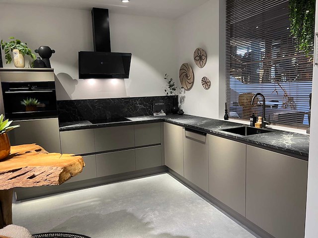 Pronorm - showroomkeuken met pelgrim apparatuur - afbeelding 10 van  16
