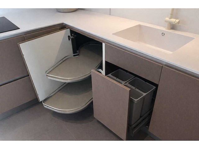 Pronorm - showroomkeuken met pelgrim apparatuur - afbeelding 9 van  21