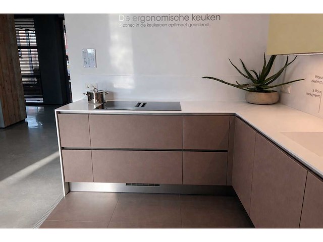 Pronorm - showroomkeuken met pelgrim apparatuur - afbeelding 5 van  8