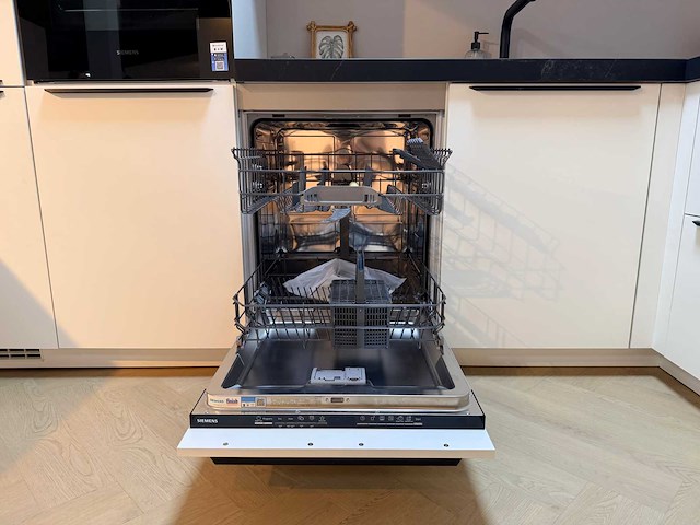 Pronorm - showroomkeuken met siemens apparatuur - afbeelding 7 van  36