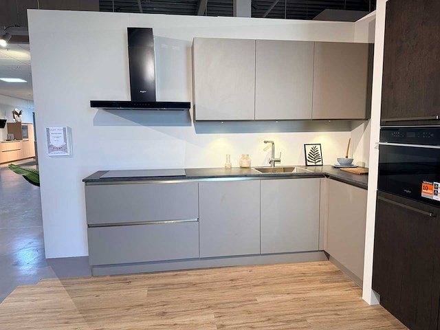 Pronorm - showroomkeuken met whirlpool apparatuur - afbeelding 12 van  37