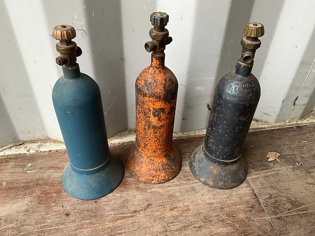 Propaan gasfles - 1 liter - schildersgereedschap (3x) - afbeelding 1 van  6