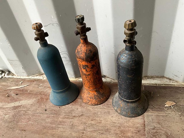 Propaan gasfles - 1 liter - schildersgereedschap (3x) - afbeelding 2 van  6