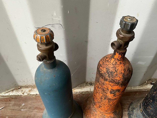 Propaan gasfles - 1 liter - schildersgereedschap (3x) - afbeelding 3 van  6