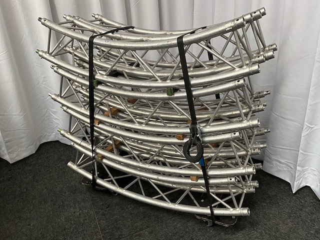 Protruss s30 square silver circle truss (8x) - afbeelding 1 van  3