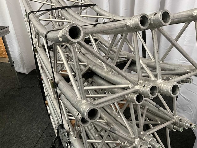 Protruss s30 square silver circle truss (8x) - afbeelding 2 van  3