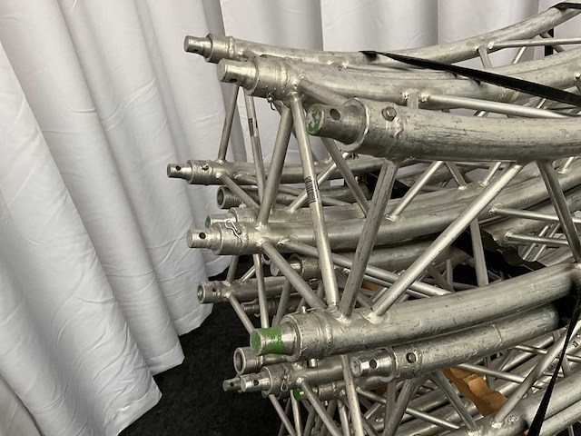 Protruss s30 square silver circle truss (8x) - afbeelding 3 van  3