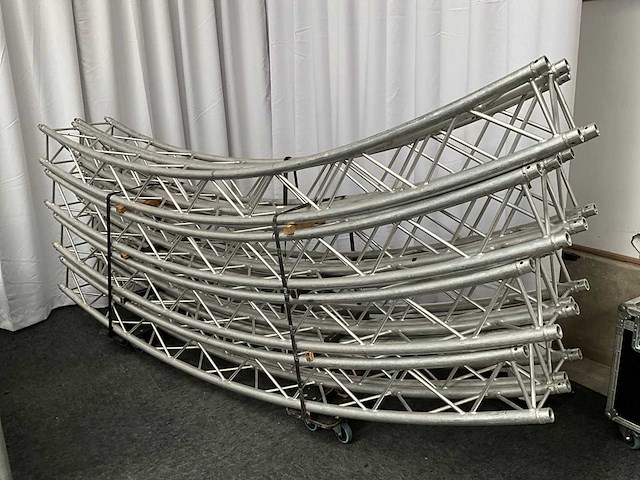 Protruss s30 square silver cirkel truss (8x) - afbeelding 1 van  4