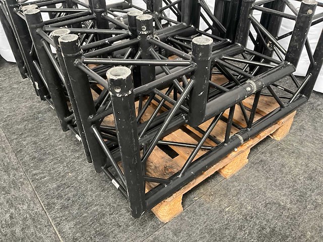 Protruss s30003 black aluminium trus 90 graden hoek (8x) - afbeelding 1 van  4