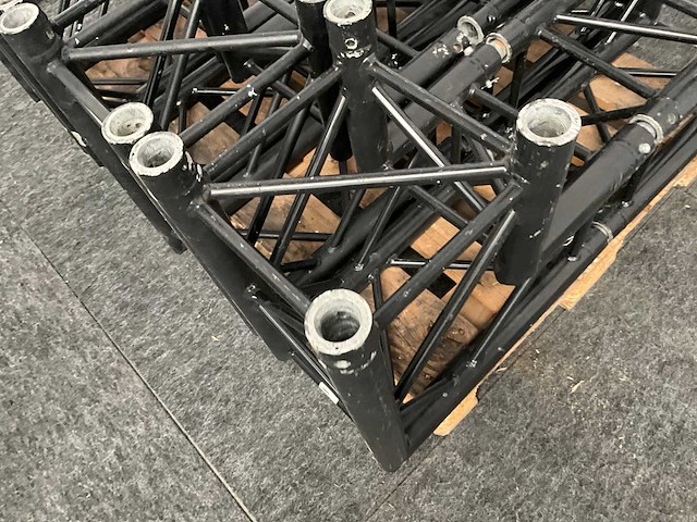 Protruss s30003 black aluminium trus 90 graden hoek (8x) - afbeelding 2 van  4