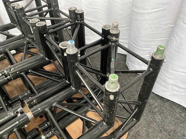 Protruss s30003 black aluminium trus 90 graden hoek (8x) - afbeelding 3 van  4